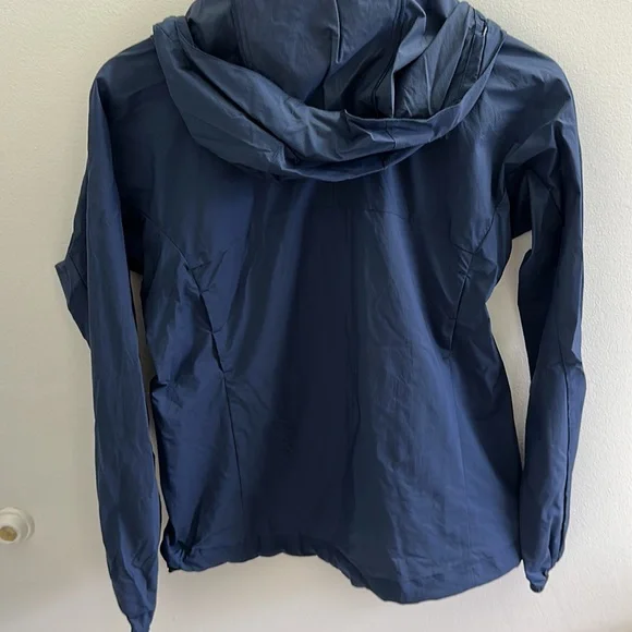 Women's North Face Jacket - Picture 3 of 6